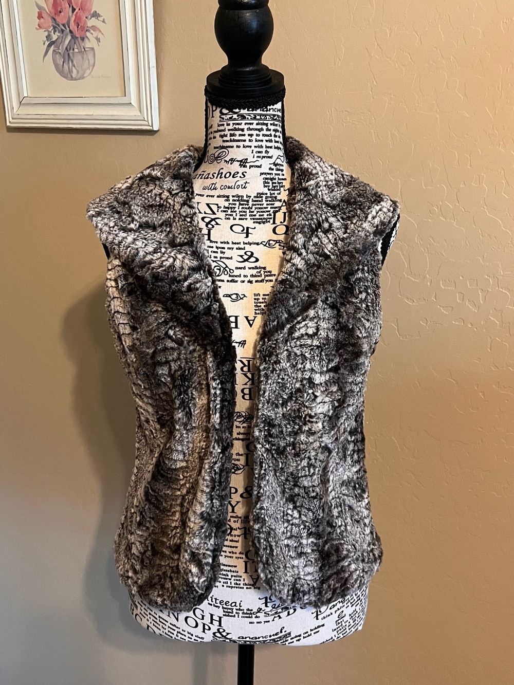 Chelsea & Violet Gray Faux Fur Open-Front Vest